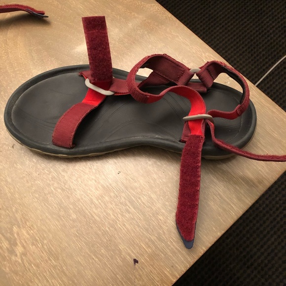 Teva Velcro river sandals like new - Picture 6 of 6